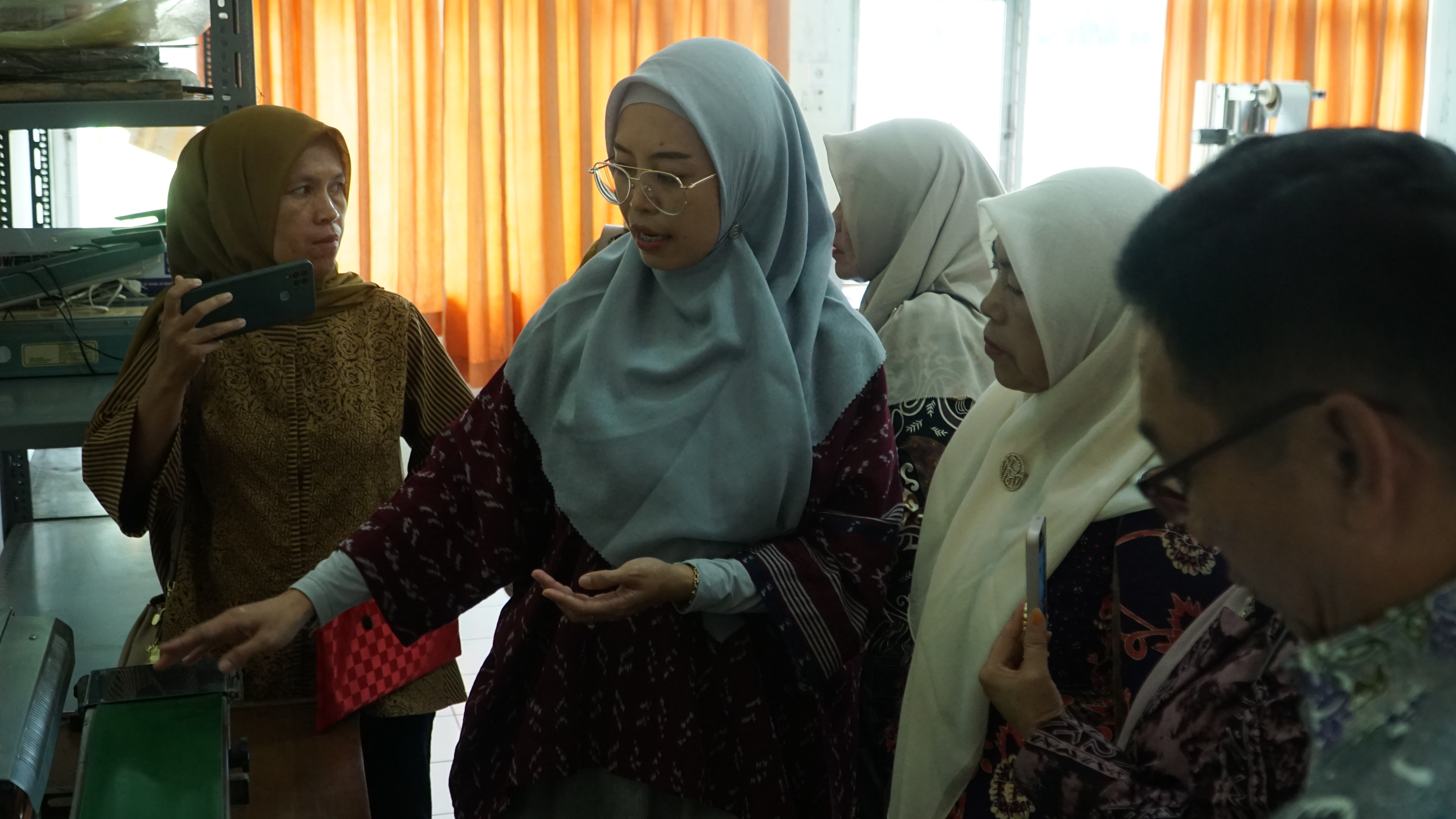 BBSPJIKFK EDUKASI IKM DODOL KENTANG KABUPATEN KERINCI MENGENAI PENGEMASAN PRODUK YANG BAIK